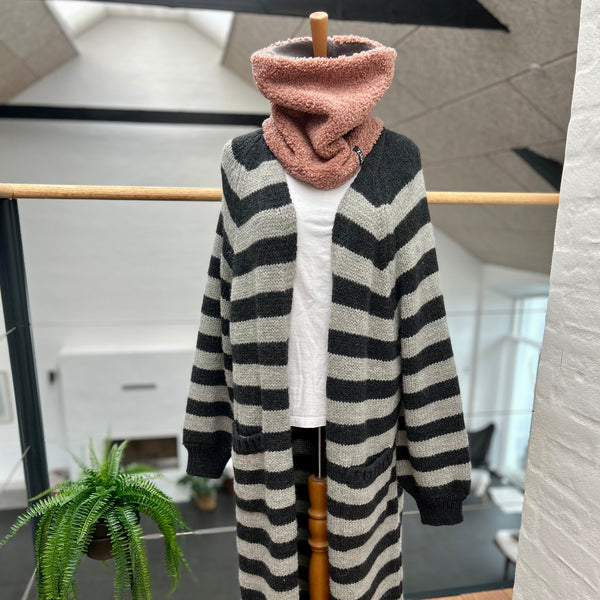 Halsedisse i mørkerosa teddybear med grå fleece