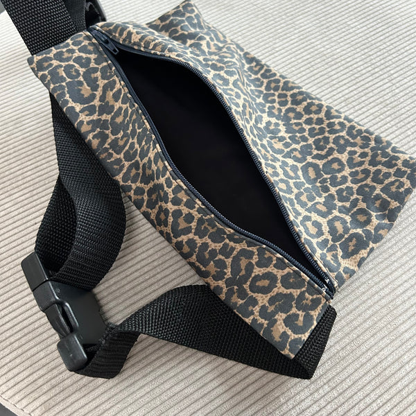 Bæltetaske/cross body taske i Leo.