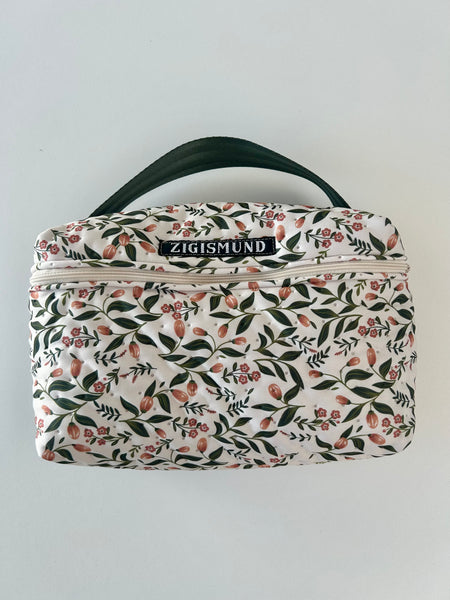 Lækker og rummelig toilettaske med skønne blomster.