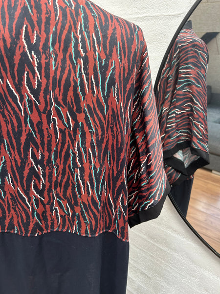 Kimono i digital printet stof og med mørkeblå viscose str.m/l