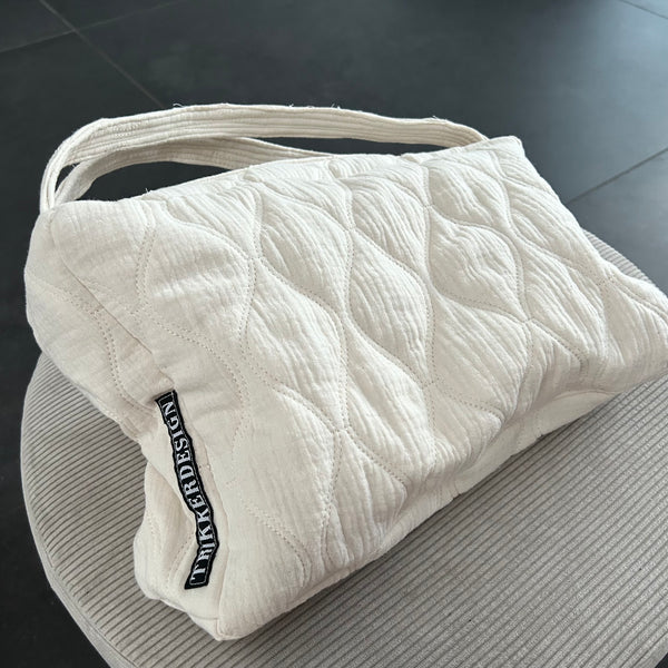 Håndtaske/skuldertaske i hvid quilt.