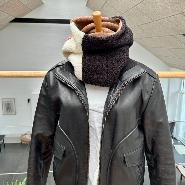 Halsedisse i rosa, sort og råhvid teddybear