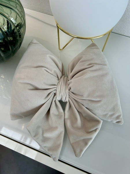 Lille sløjfe i råhvid velour.