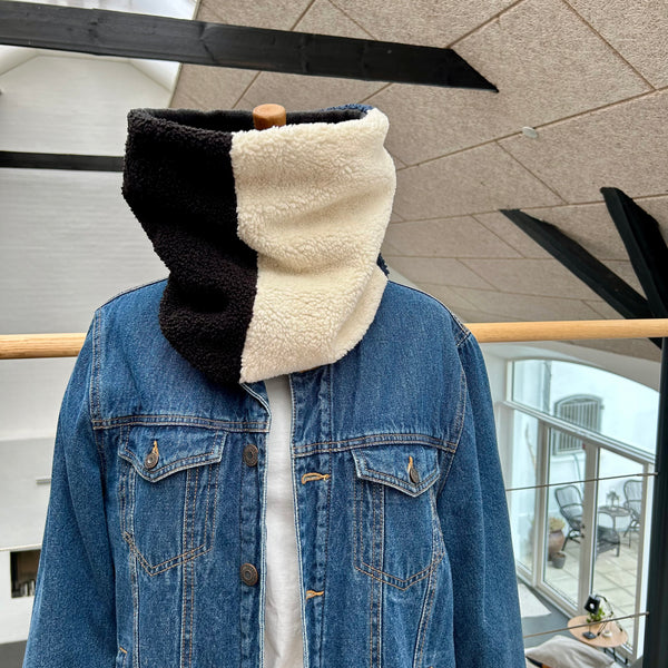 Halsedisse i blå, sort og råhvid teddybear med mint fleece.