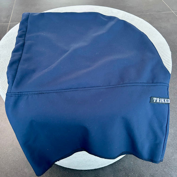 Balaclava i blåt vandafvisende stof.