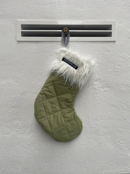 Stor julesok i grønt quilt med fake fur.