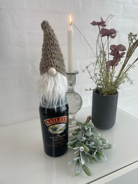 ❤️Håndlavede “Gnomer” med hjemmestrikkede huer i beige (2 stk).