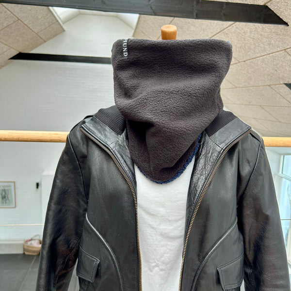 Halsedisse i mørkeblå, sort og rosa teddybear