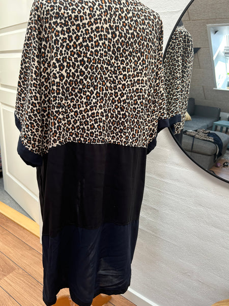 Kimono i dyreprint og blå viscose str.m/l