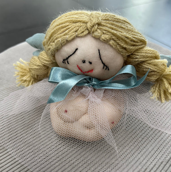 Eloise den lille “fede” skytsengel.