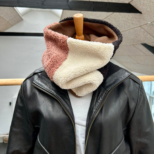 Halsedisse i rosa, sort og råhvid teddybear