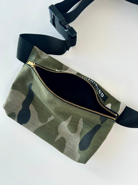 Bæltetaske/crossbody taske i army stof.