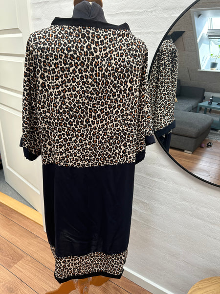 Kimono med dyreprint, blå og sort. Str.m/l