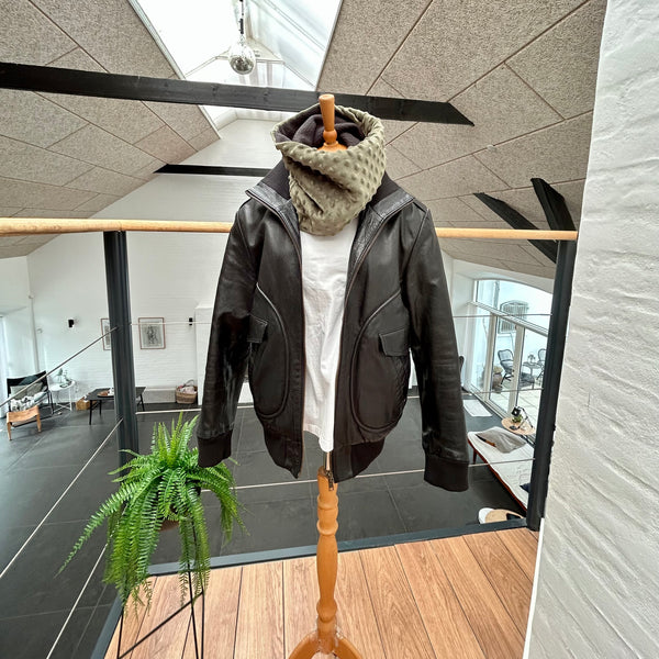 Halsedisse i minky army fleece med sort