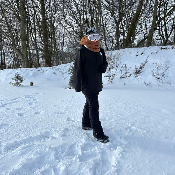 Brunlig Balaclava i Teddy med hvidt fleece.