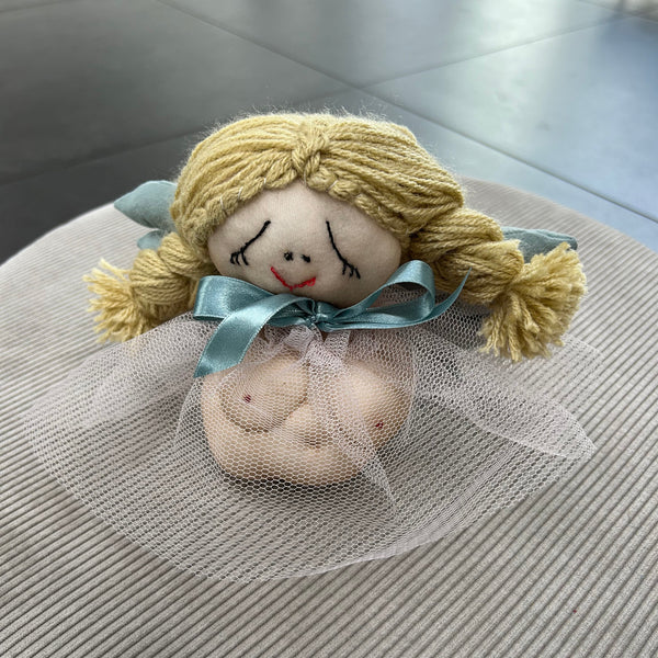 Eloise den lille “fede” skytsengel.