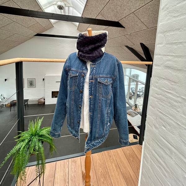 Halsedisse i nude, råhvid og blå