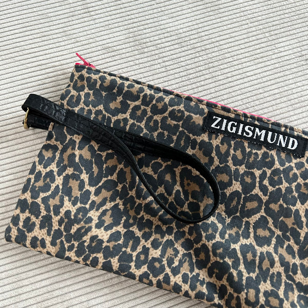 Clutch/toilettaske i leopard.