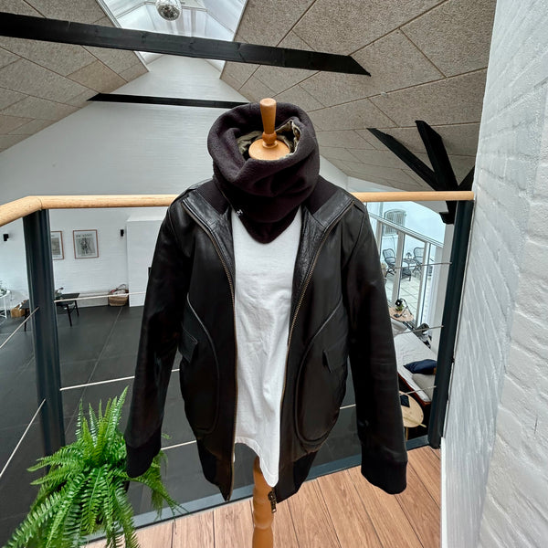 Halsedisse i minky army fleece med sort