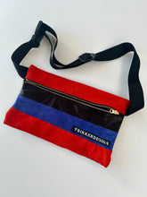 Indlæs billede til gallerivisning Crossbody/bæltetaske i skind og fake skind.
