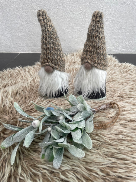 ❤️Håndlavede “Gnomer”i mørkegrå møbelvelour og hjemmestrikkede huer.