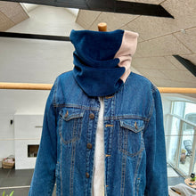 Indlæs billede til gallerivisning Halsedisse i rød jersey og blå/nude velour.
