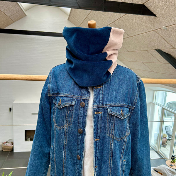 Halsedisse i rød jersey og blå/nude velour.