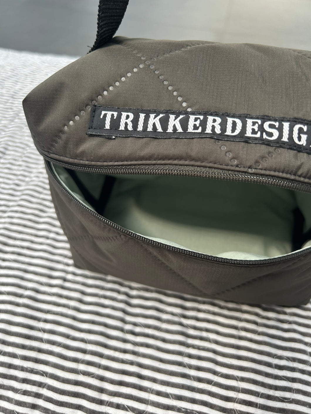 Toilettaske/makeuptaske i army quilt.
