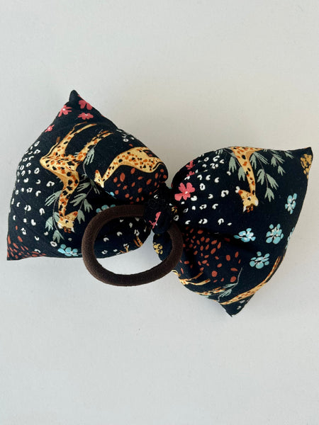 Kæmpe hårsløjfe med giraffer.