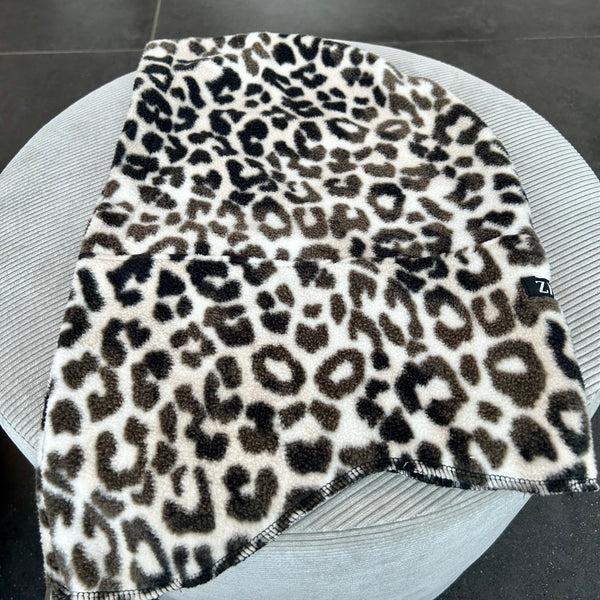 Balaclava i leopard mønstret fleece.
