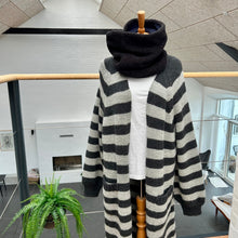 Indlæs billede til gallerivisning Halsedisse t sort teddybear med blåt fleece

