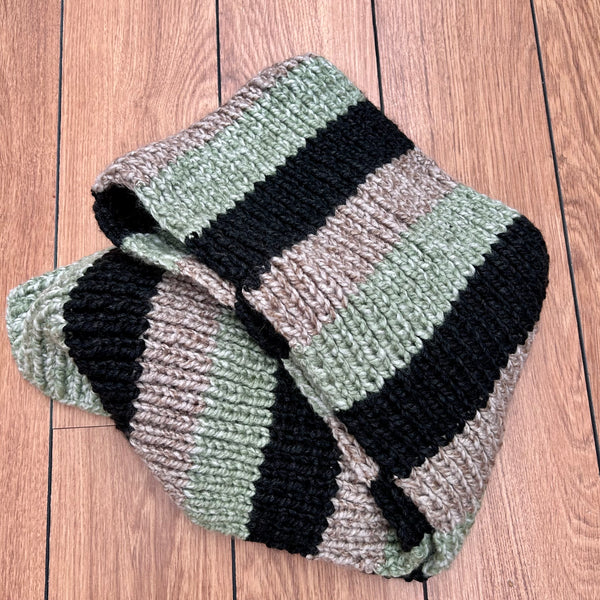 Storstrikket halstørklæde i meleret mint og nude med antracit.