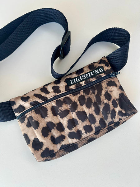 Bæltetaske/crossbody taske i quiltet Leo.