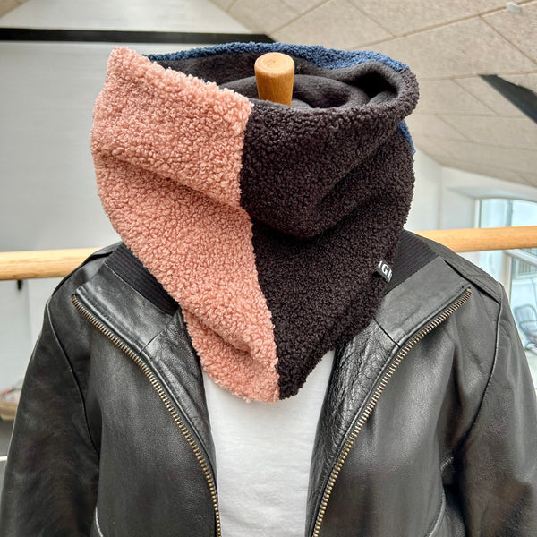 Halsedisse i mørkeblå, sort og rosa teddybear