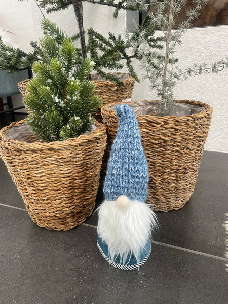 ❤️Håndlavet “Gnom” i blå velour og med hjemmestrikket hue.