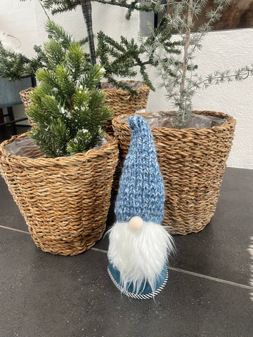 ❤️Håndlavet “Gnom” i blå velour og med hjemmestrikket hue.