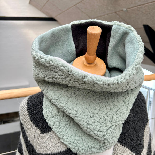 Halsedisse i blødt jadegrønt teddybear med forskelligt fleece