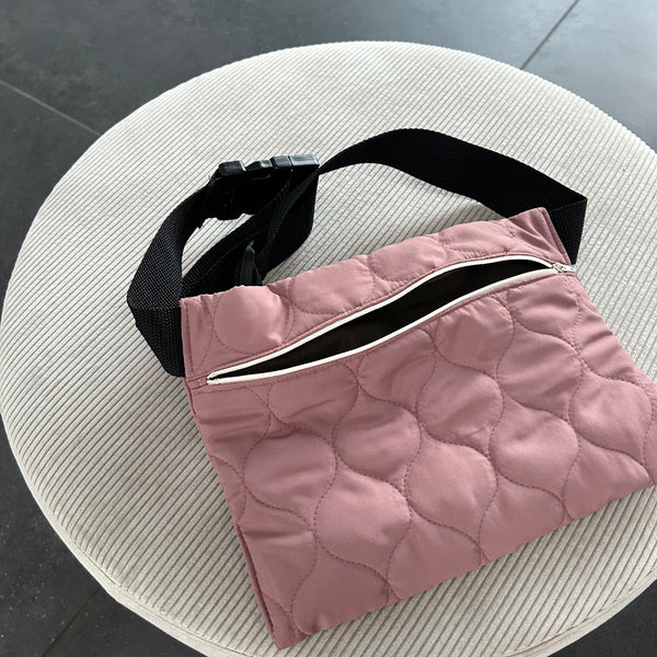 Bæltetaske/ crossbody i lys lyserød quilt.