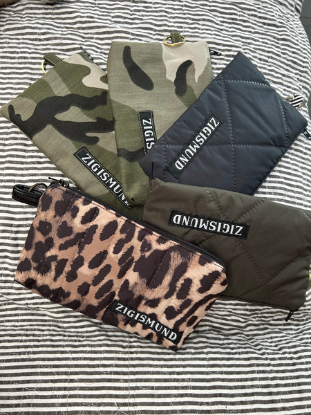 Keyhanger taske i army med army lynlås.