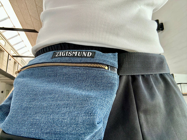 Bæltetaske/crosdbody i denim.