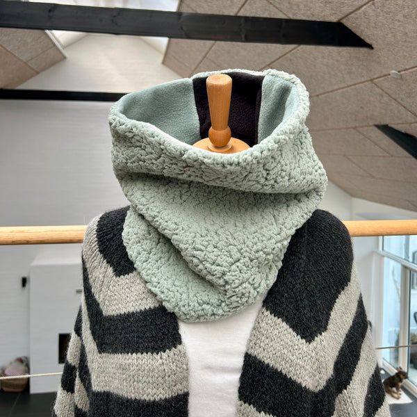 Halsedisse i blødt jadegrønt teddybear med forskelligt fleece