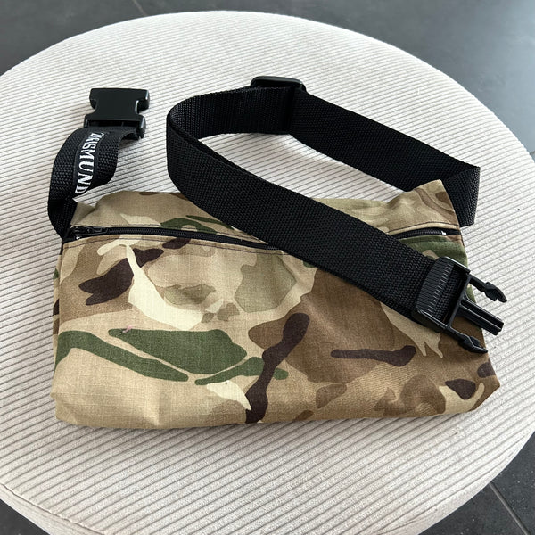 Bæltetaske/crossbody bag i militær.