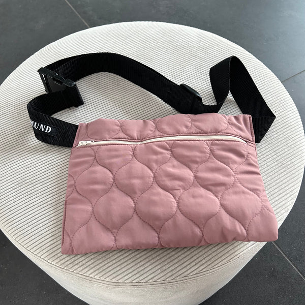 Bæltetaske/ crossbody i lys lyserød quilt.
