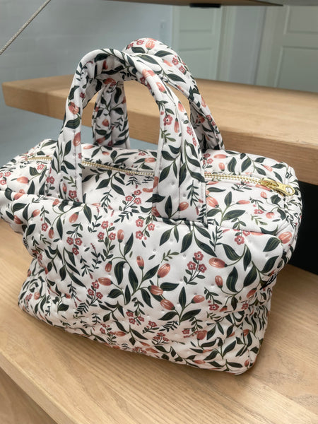 Makeup/toilettaske med smukke blomster i quilt