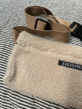 Indlæs billede til gallerivisning Bæltetaske/crossbody i teddybear.
