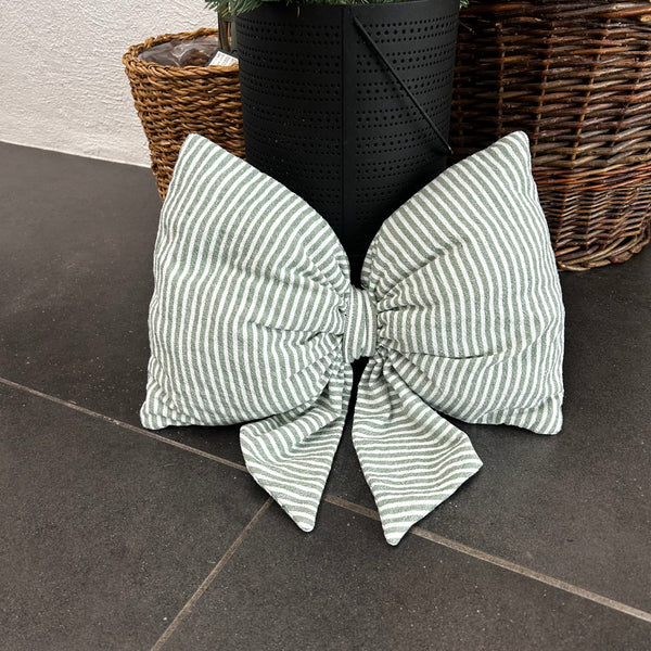 Stor fluffy sløjfe med hvide og grønlige striber.