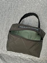 Indlæs billede til gallerivisning Toilettaske/makeuptaske i army quilt.
