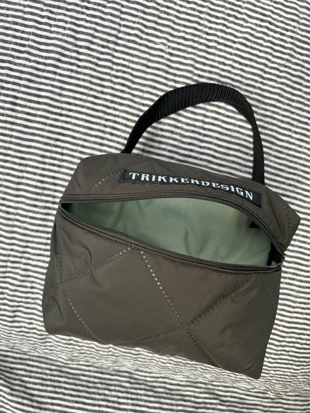 Toilettaske/makeuptaske i army quilt.