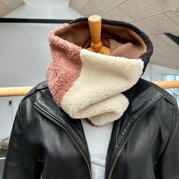 Halsedisse i rosa, sort og råhvid teddybear