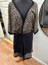 Indlæs billede til gallerivisning Kimono med dyreprint, blå og sort. Str.m/l
